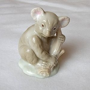 GEORGE GOOD  Vintaged Porcelain Koala